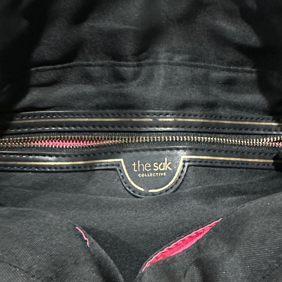 The Sak Collective Black Leather Shoulder Bag with Tassel LOTS Pockets EUC - Picture 12 of 12